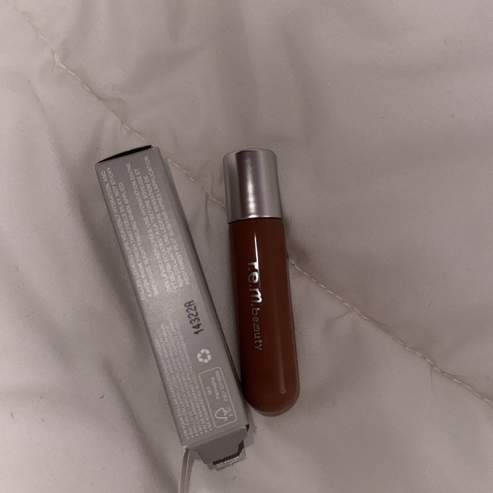 R.E.M. Beauty On Your Collar Plumping Lip Gloss VCR Tawny Rose Travel Size 0.28 - Picture 6 of 6